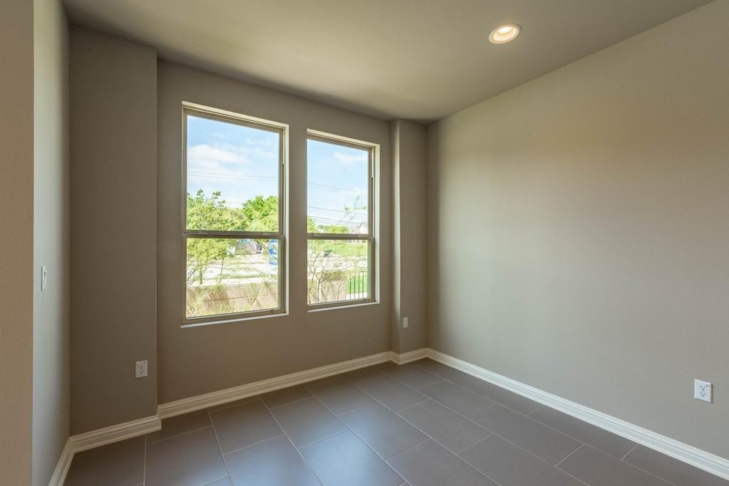 6814 E Riverside Dr #1 - Photo 7 of 16
