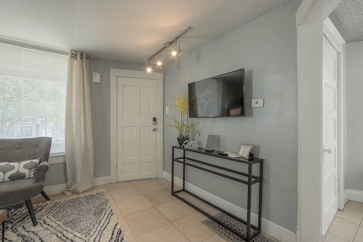 4416 Terrace St #1 - Photo 3 of 19
