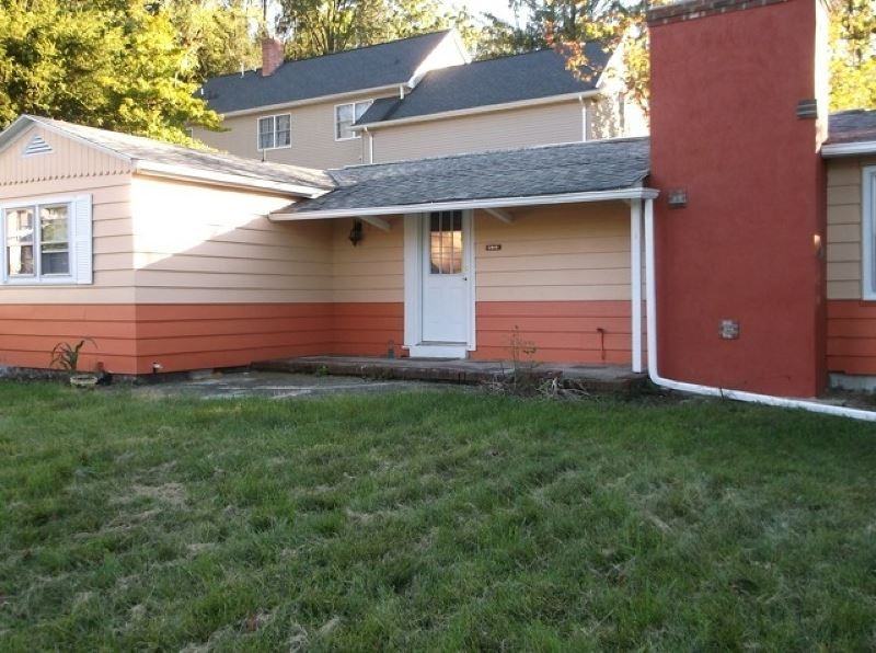 104 Woodport Rd - Photo 2 of 7