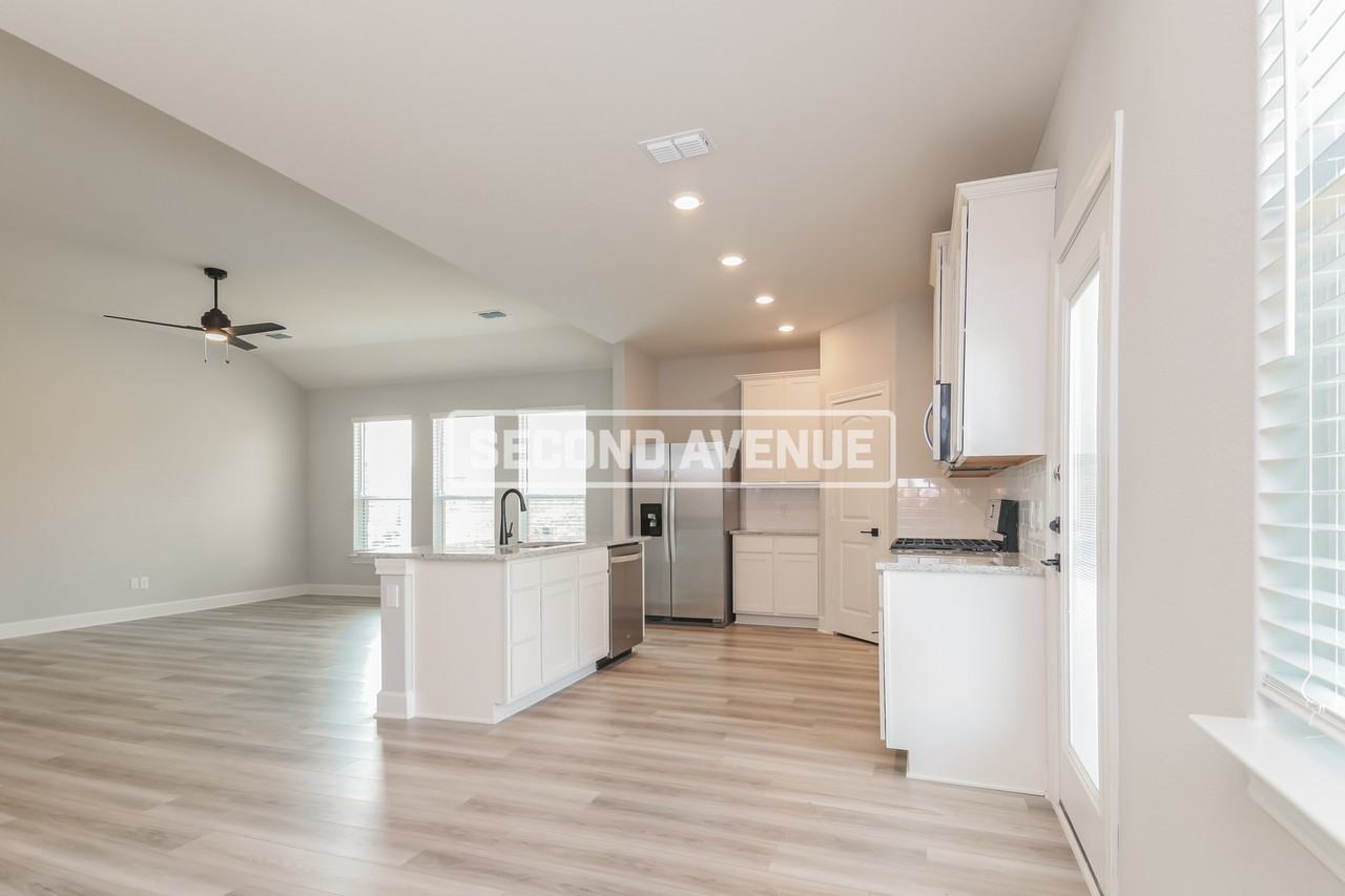 2009 Meadow Dr - Photo 4 of 19