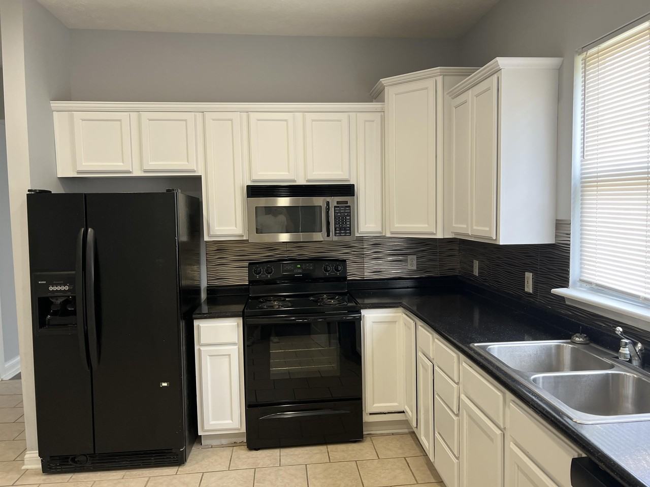 2527 N College Ave #1 - Photo 2 of 11