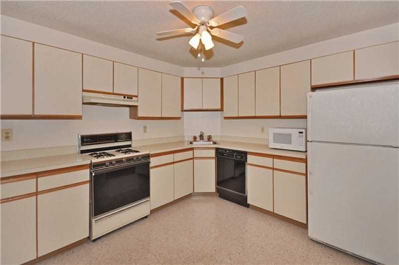 11 Drake Ln #11 - Photo 2 of 10