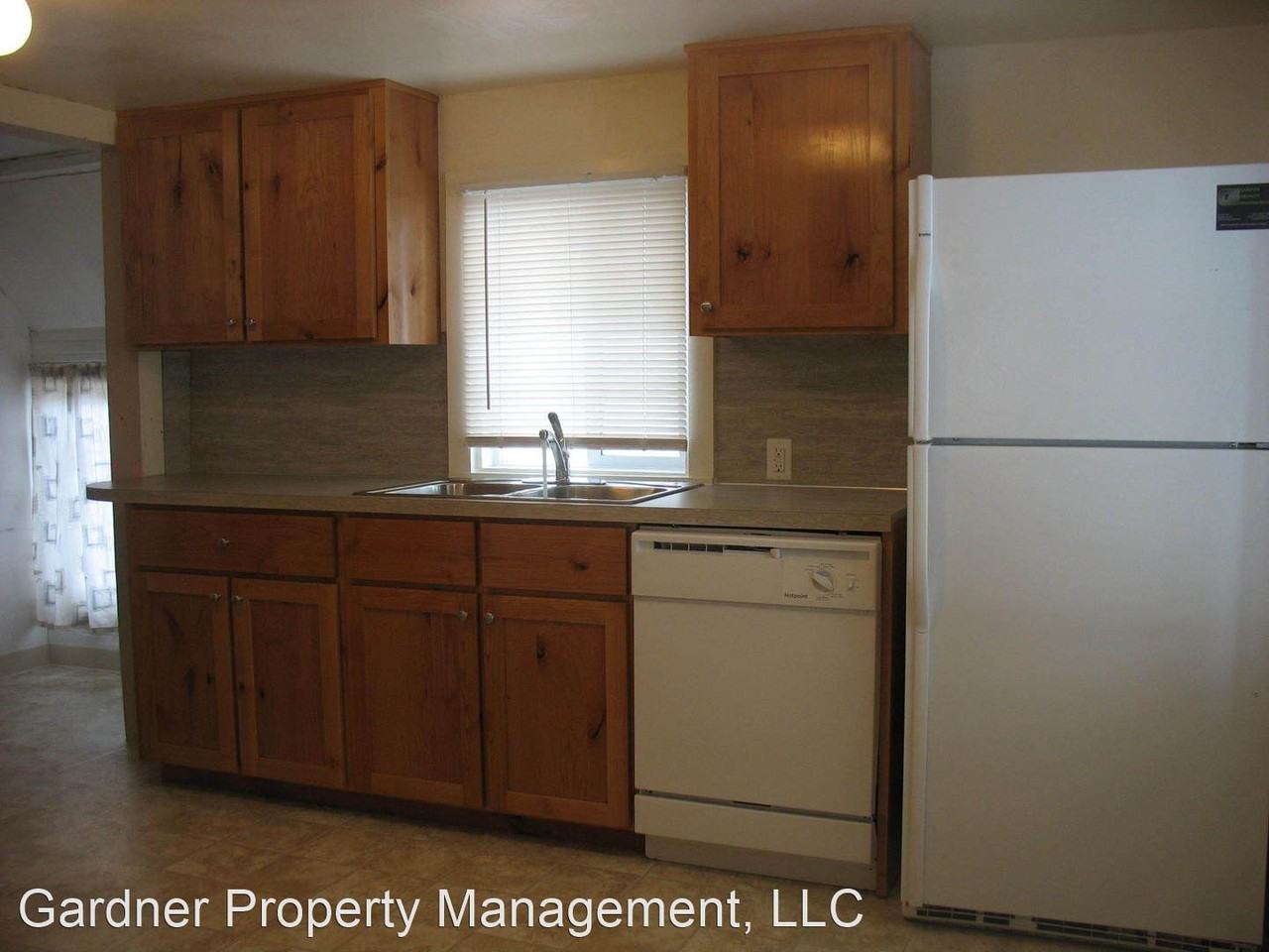 496 2nd St - Photo 3 of 10