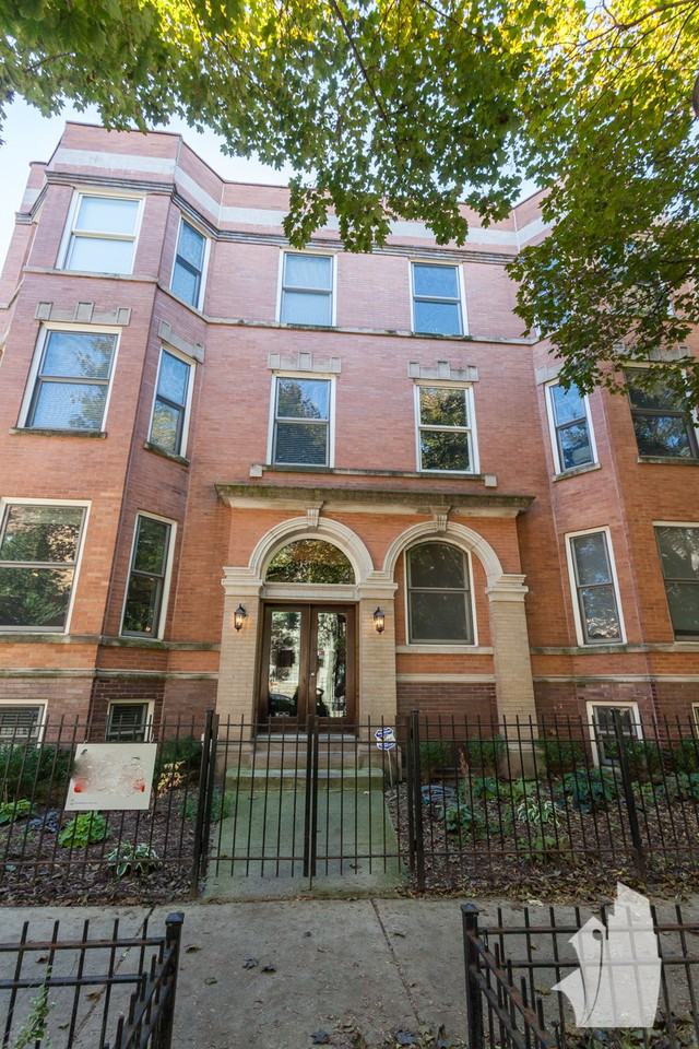 815 W Newport Ave #1R - Photo 2 of 28