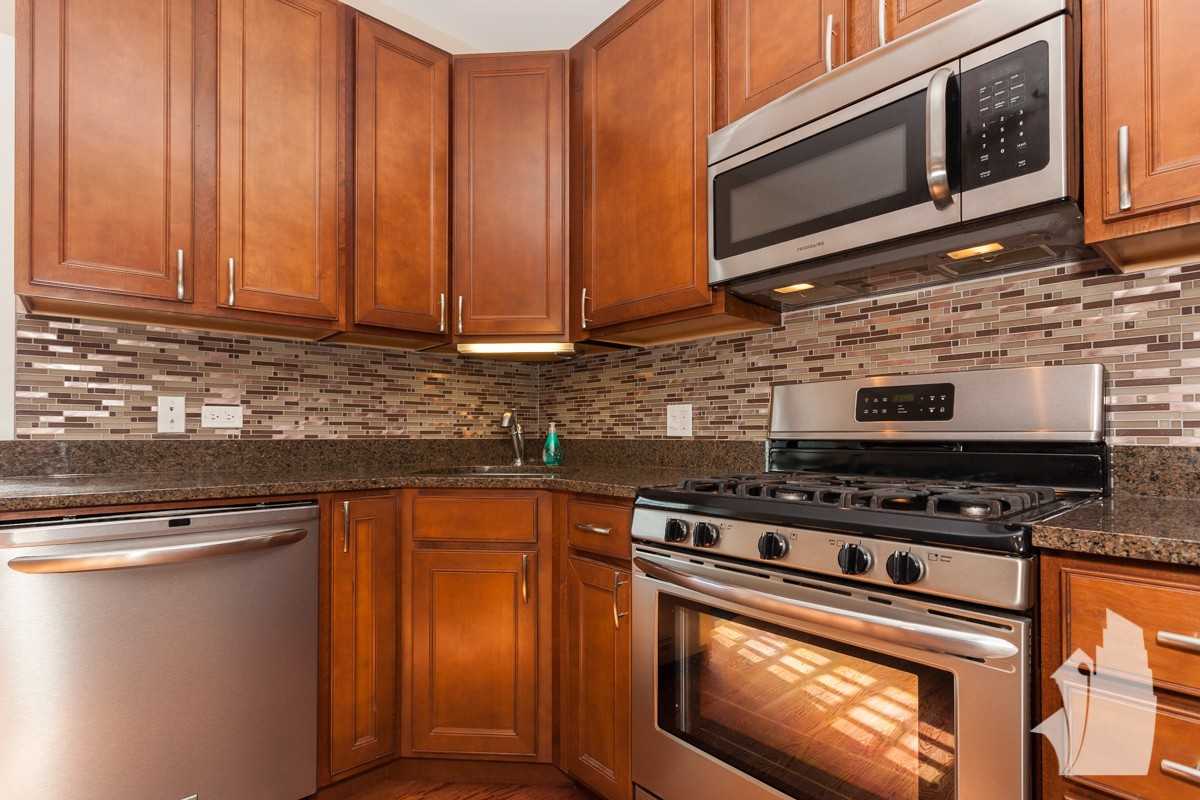 815 W Newport Ave #1R - Photo 3 of 28