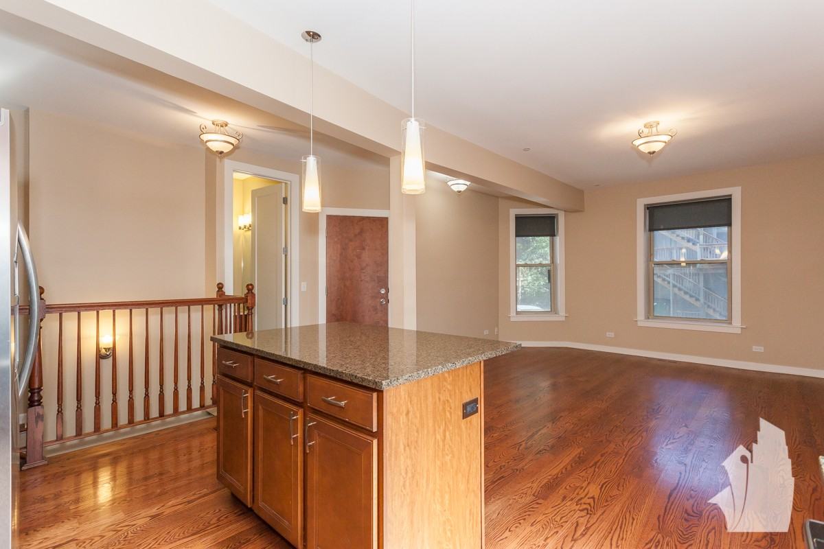 815 W Newport Ave #1R - Photo 7 of 28