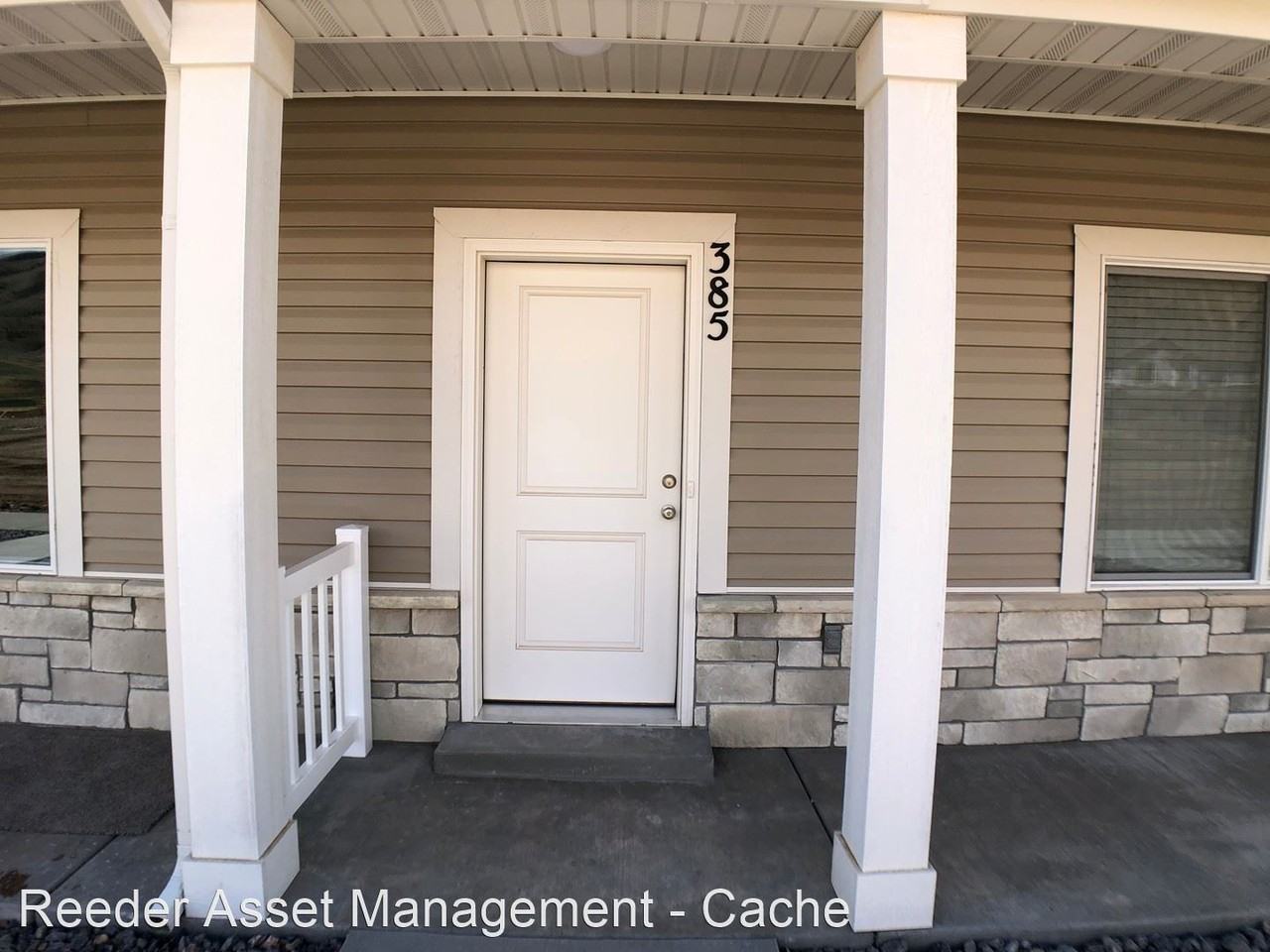 385 S 1540 E - Photo 2 of 17