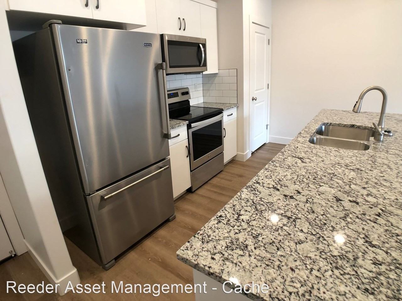 385 S 1540 E - Photo 3 of 17