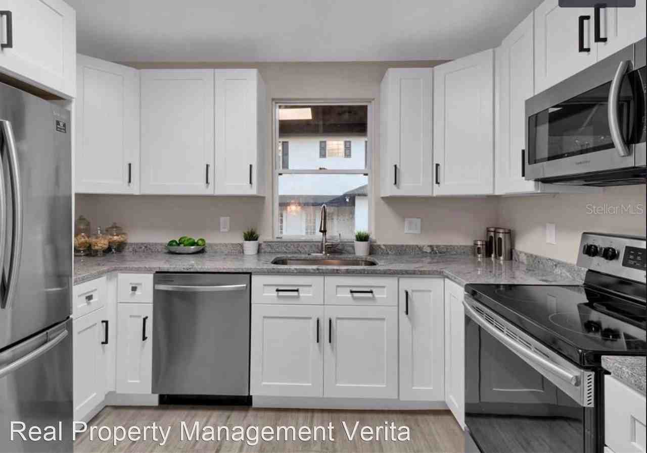 112 N Fern Creek Ave - Photo 3 of 23