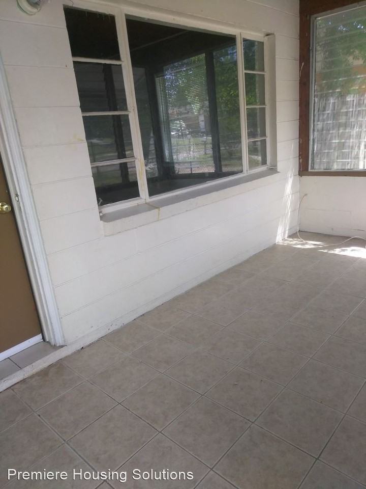 1143 Gilmore Ave - Photo 2 of 9