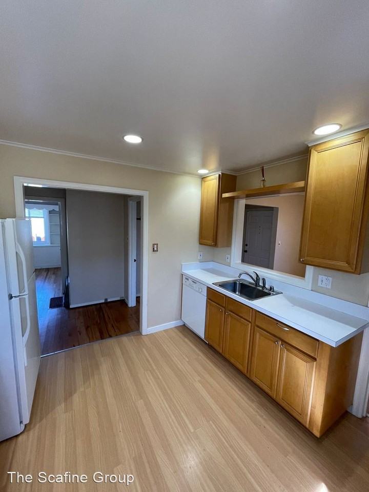 710 Guildford Ave - Photo 2 of 13