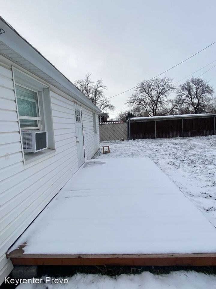 1316 W 1600 N - Photo 2 of 12