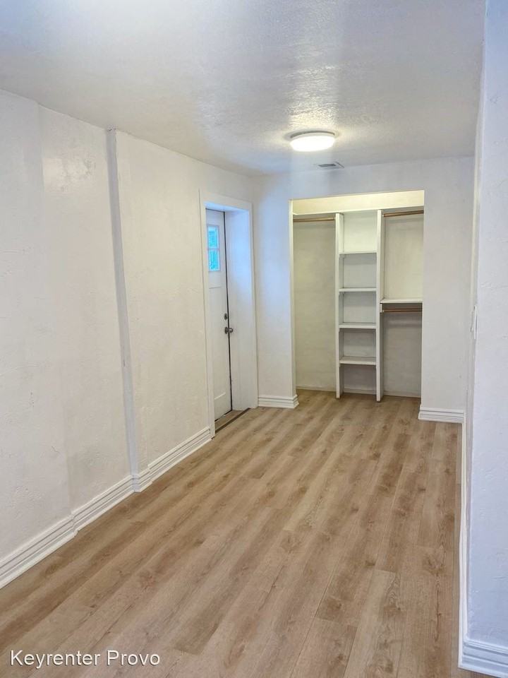 1316 W 1600 N - Photo 3 of 12