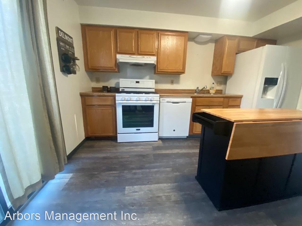 210 Valley Stream Dr - Photo 2 of 9
