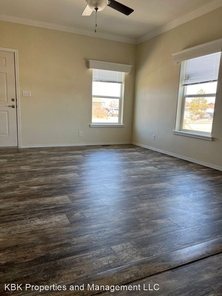 1116 & 1118 Alamosa Avenue - Photo 3 of 12