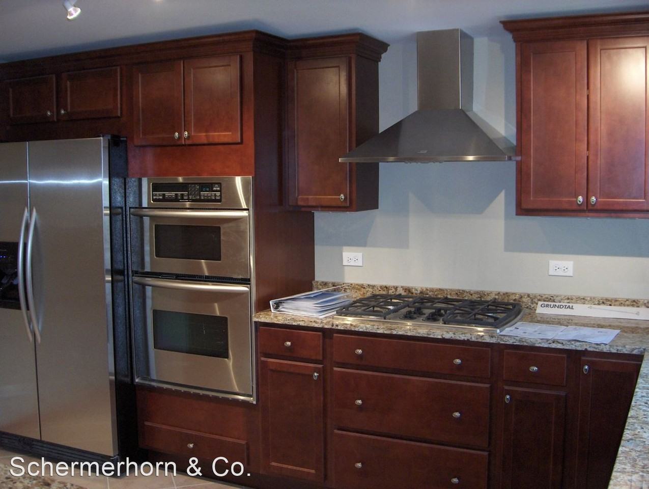 450 Green Bay Road - Photo 2 of 8