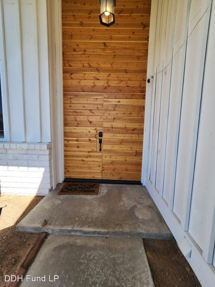 2341 Del Mar Rd - Photo 2 of 30