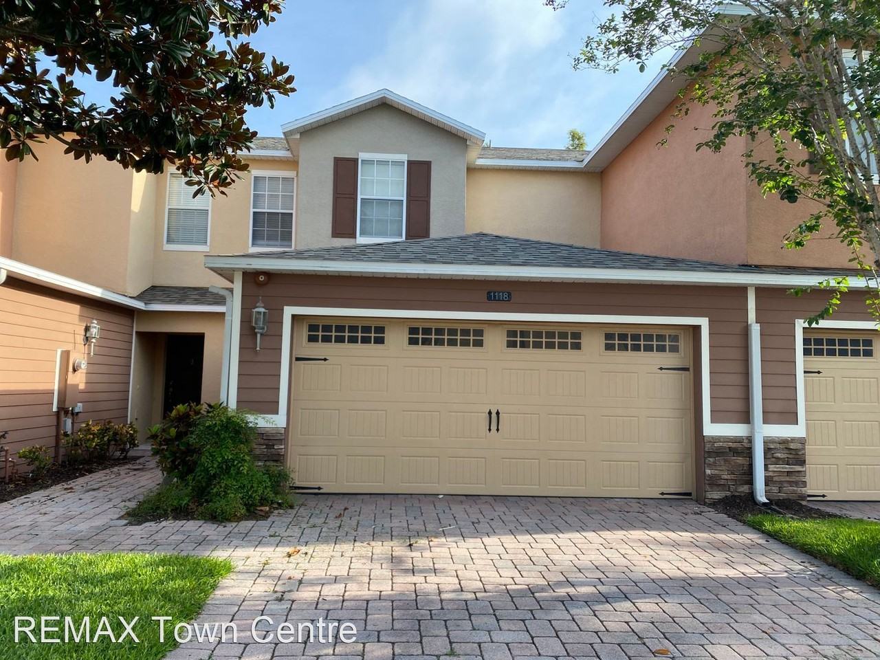 1118 Priory Cir - Photo 2 of 12