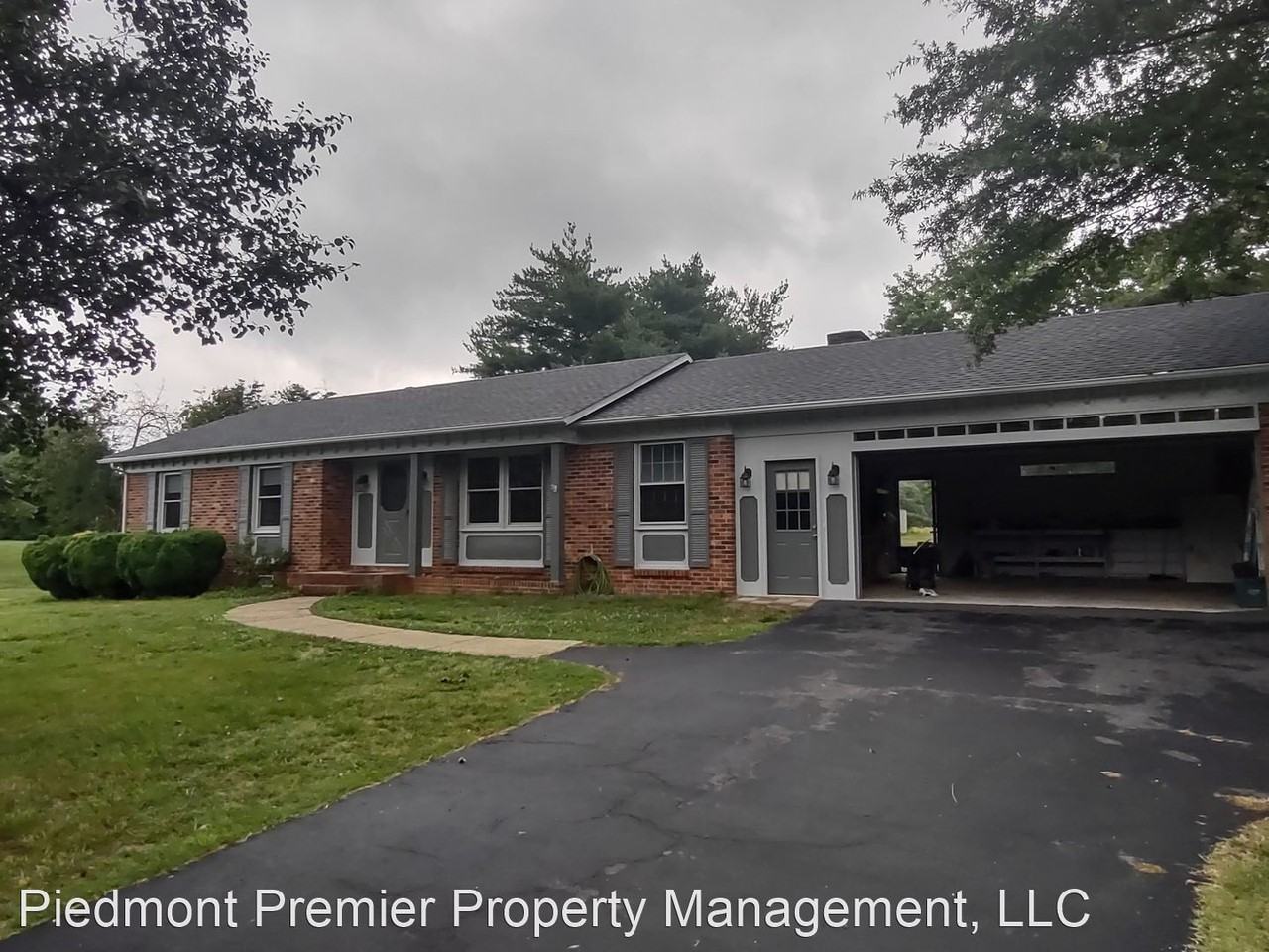 3615 Hege St - Photo 2 of 12