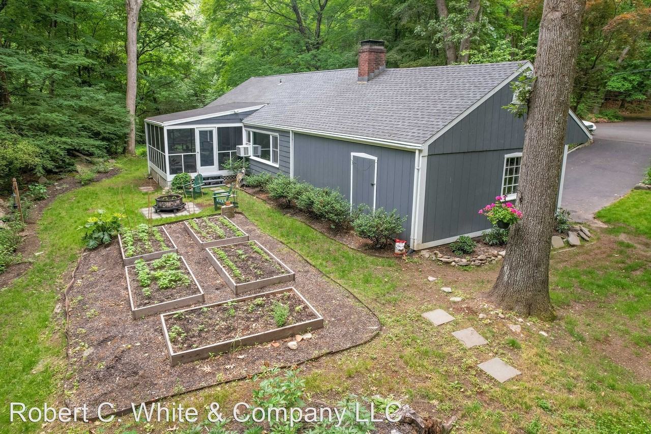 20 Rockhouse Rd - Photo 2 of 33