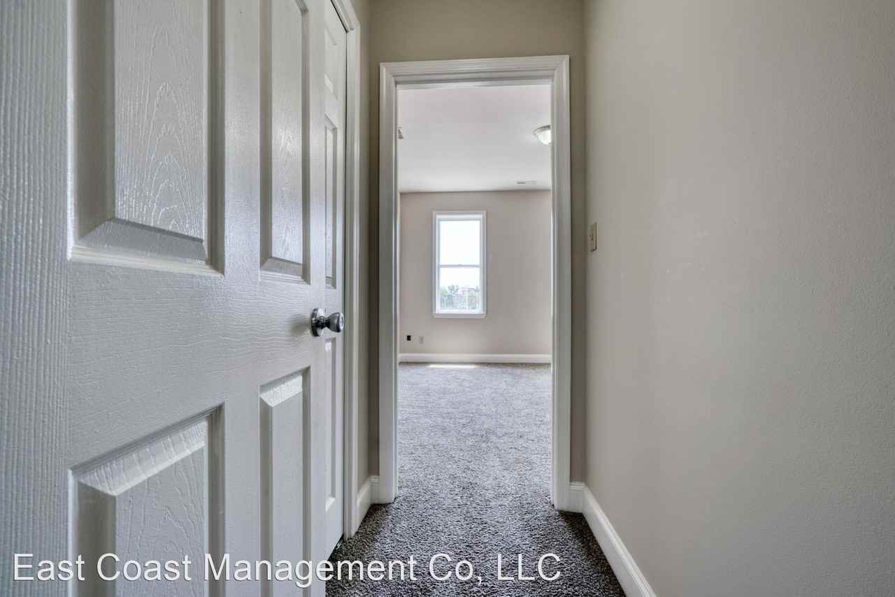 2576 W Baltimore St - Photo 2 of 24