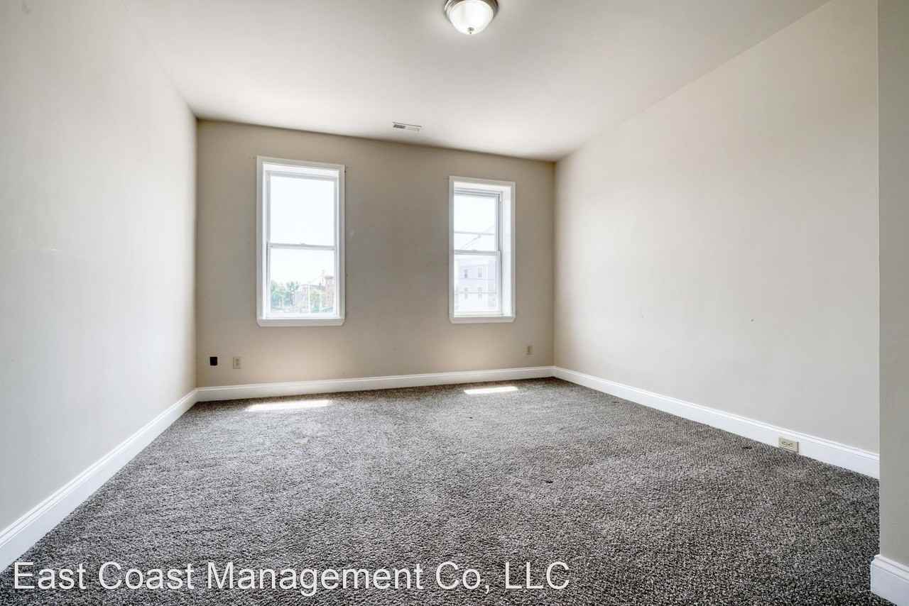 2576 W Baltimore St - Photo 3 of 24