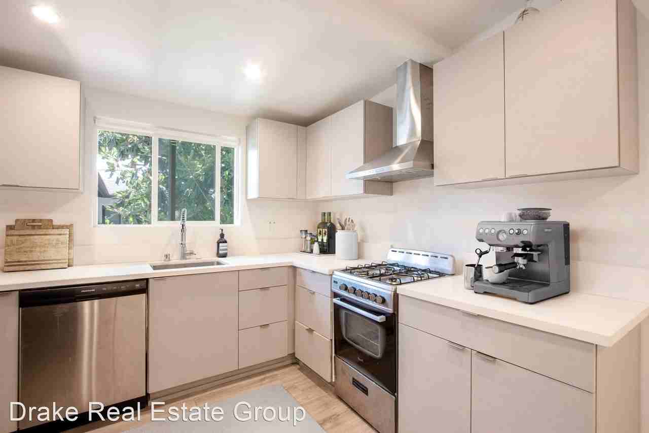 1568 - 1570 Yosemite Dr. - Photo 3 of 9