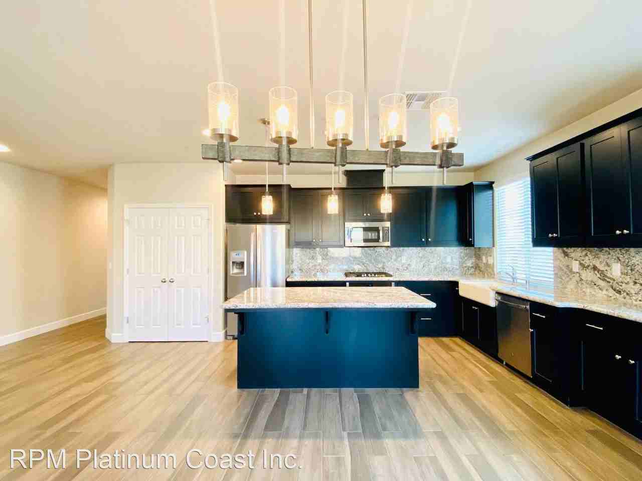 1046 Lindsay Ln - Photo 3 of 34