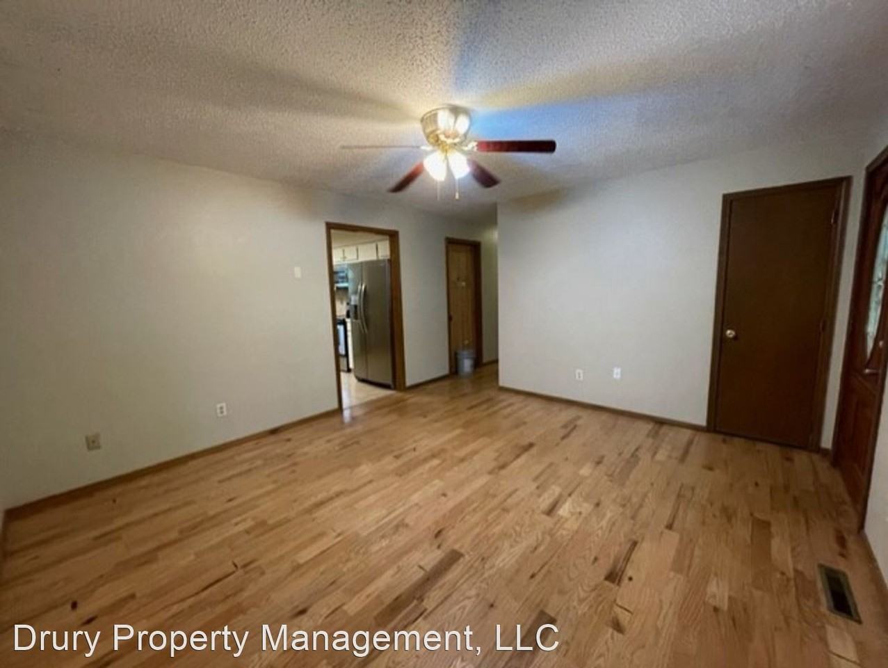 1201 E East Ct - Photo 3 of 36