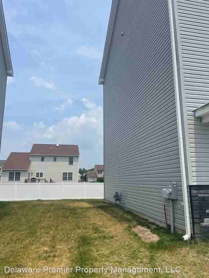 109 Spelt Dr - Photo 3 of 43