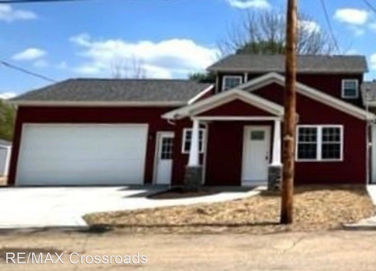 305 307 6th Drive NW - Photo 2 of 2