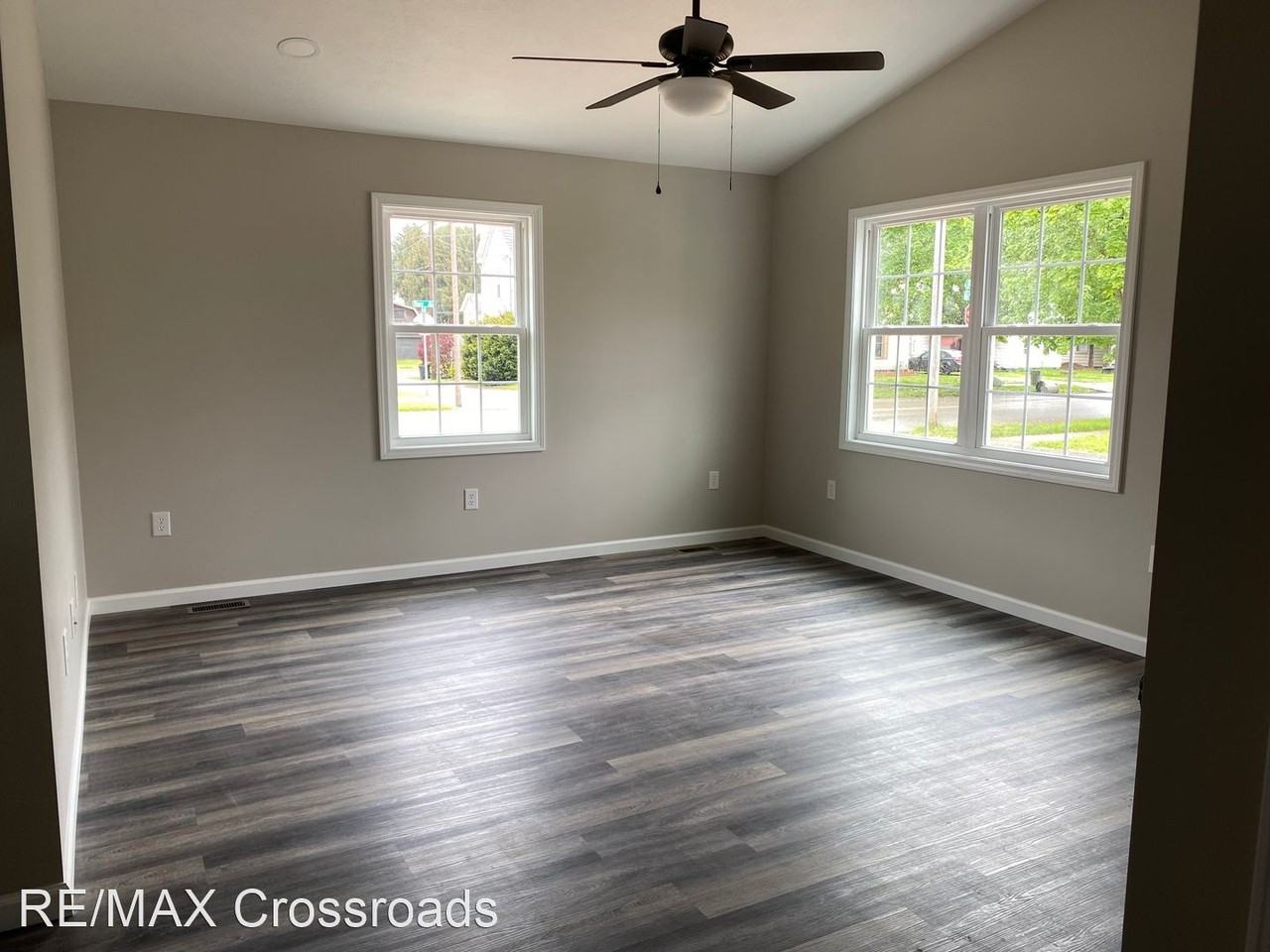 313 315 6th Drive NW - Photo 2 of 9