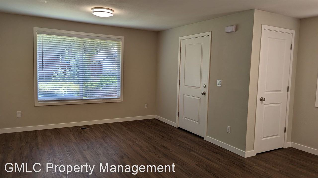 3112 Grand Boulevard - Photo 3 of 13