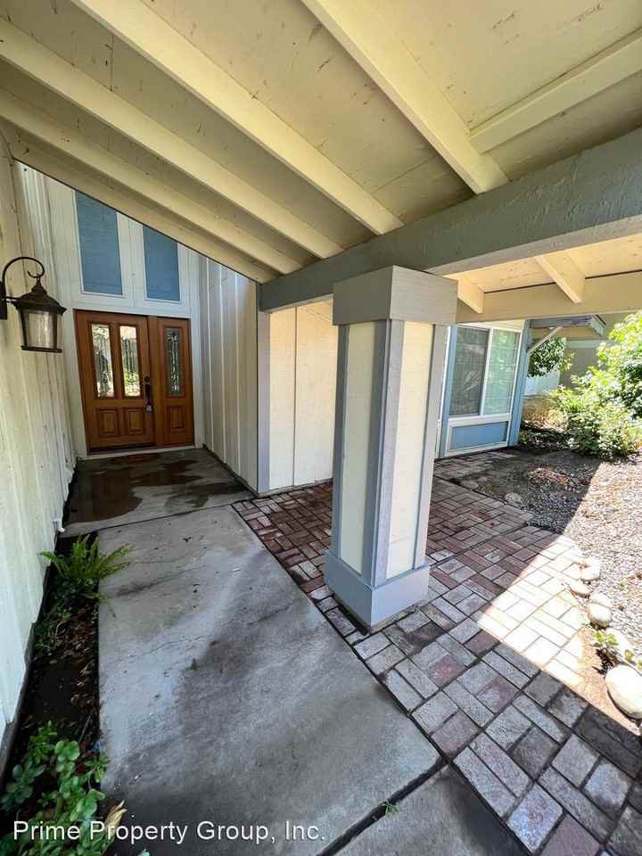 2721 Adriatic Way - Photo 3 of 39