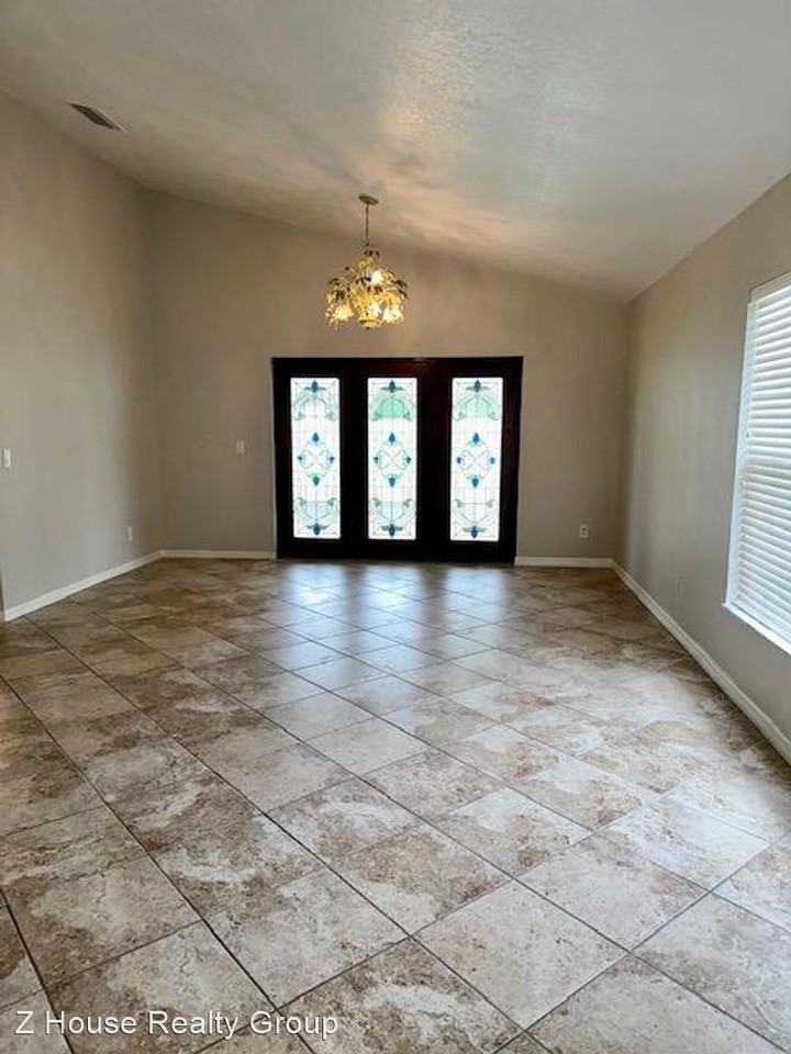 13542 Crystal River Dr - Photo 3 of 16