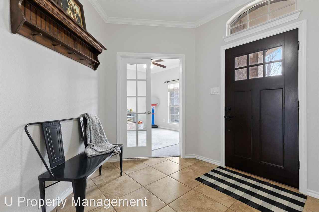 608 Irish Glen Ct - Photo 3 of 34