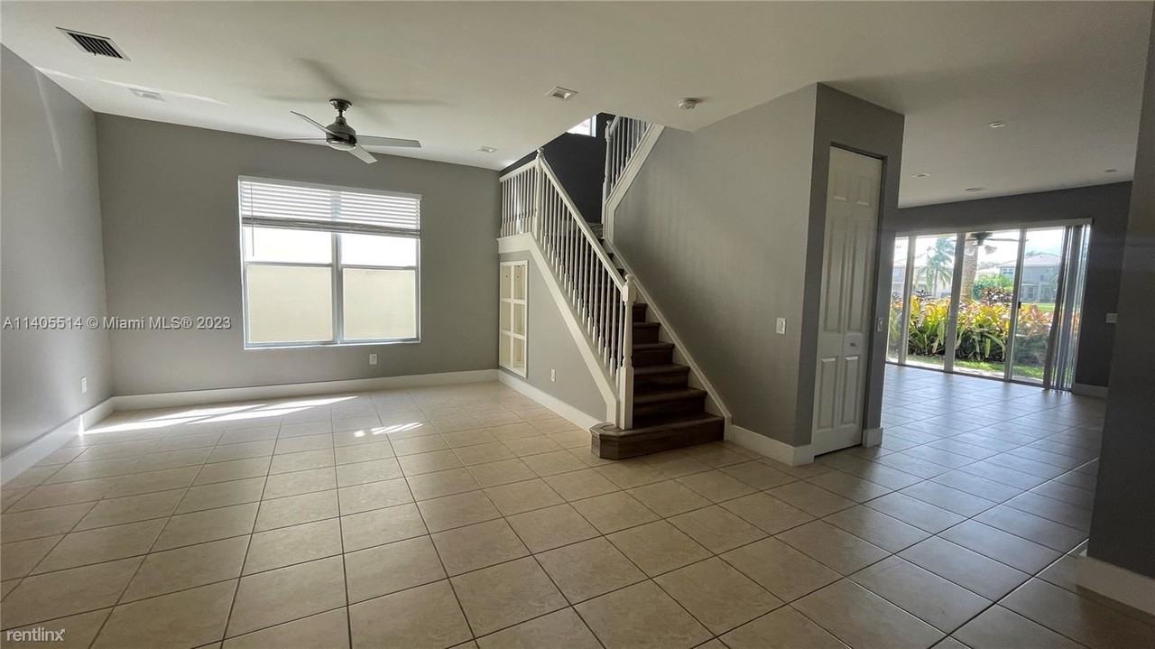 8796 Briarwood Meadow Ln - Photo 2 of 17
