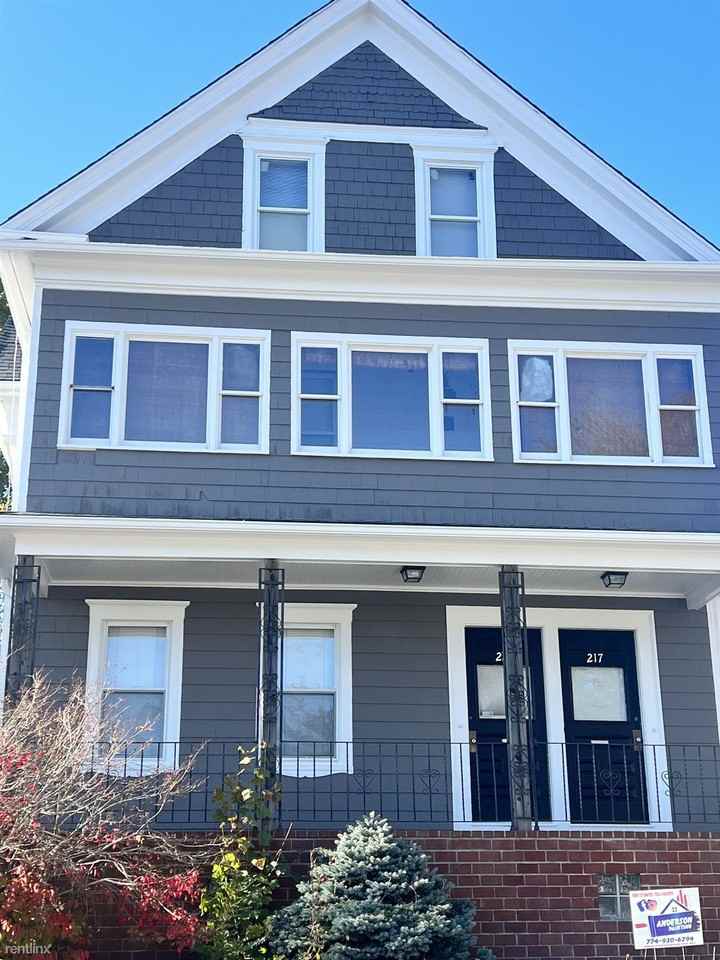 219 Orchard St, New Bedford, MA 02740 2 Bedroom Apartment for 1,500