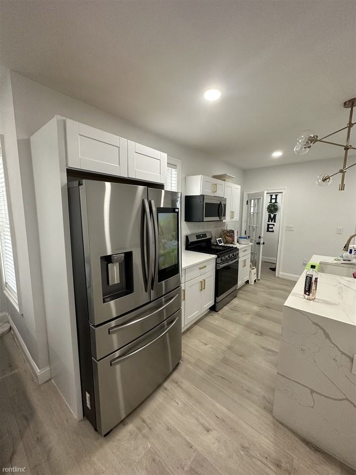 1527 Hyde Park Ave - Photo 2 of 50