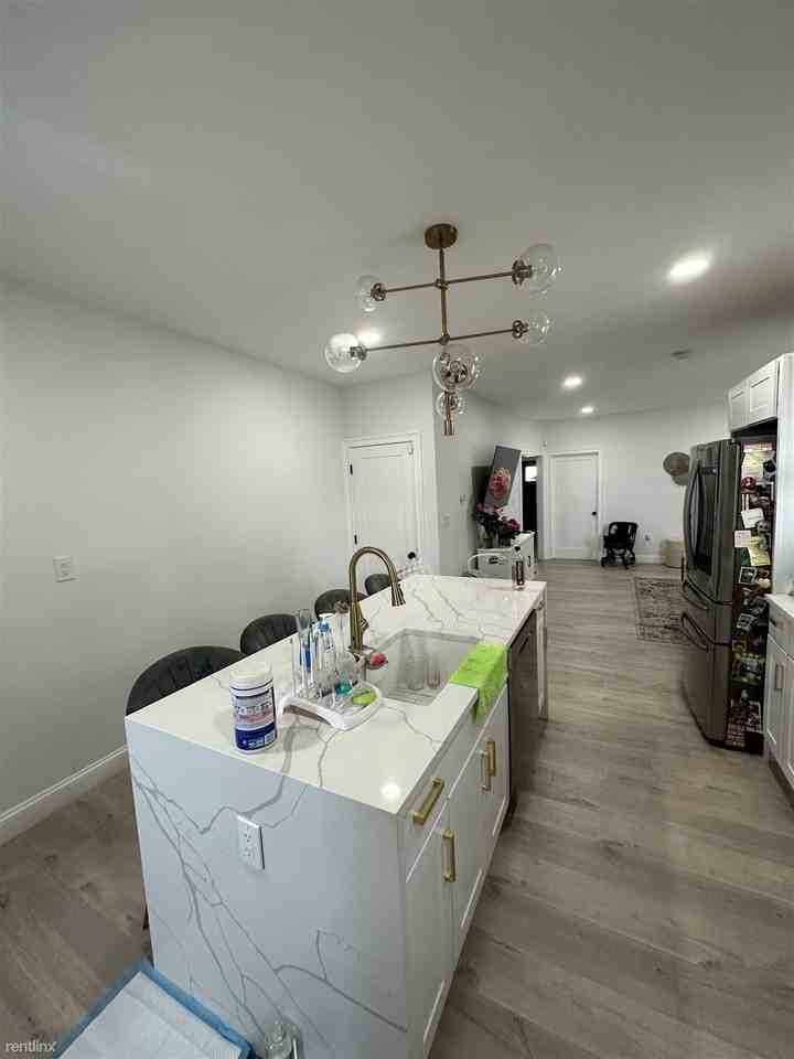 1527 Hyde Park Ave - Photo 3 of 50