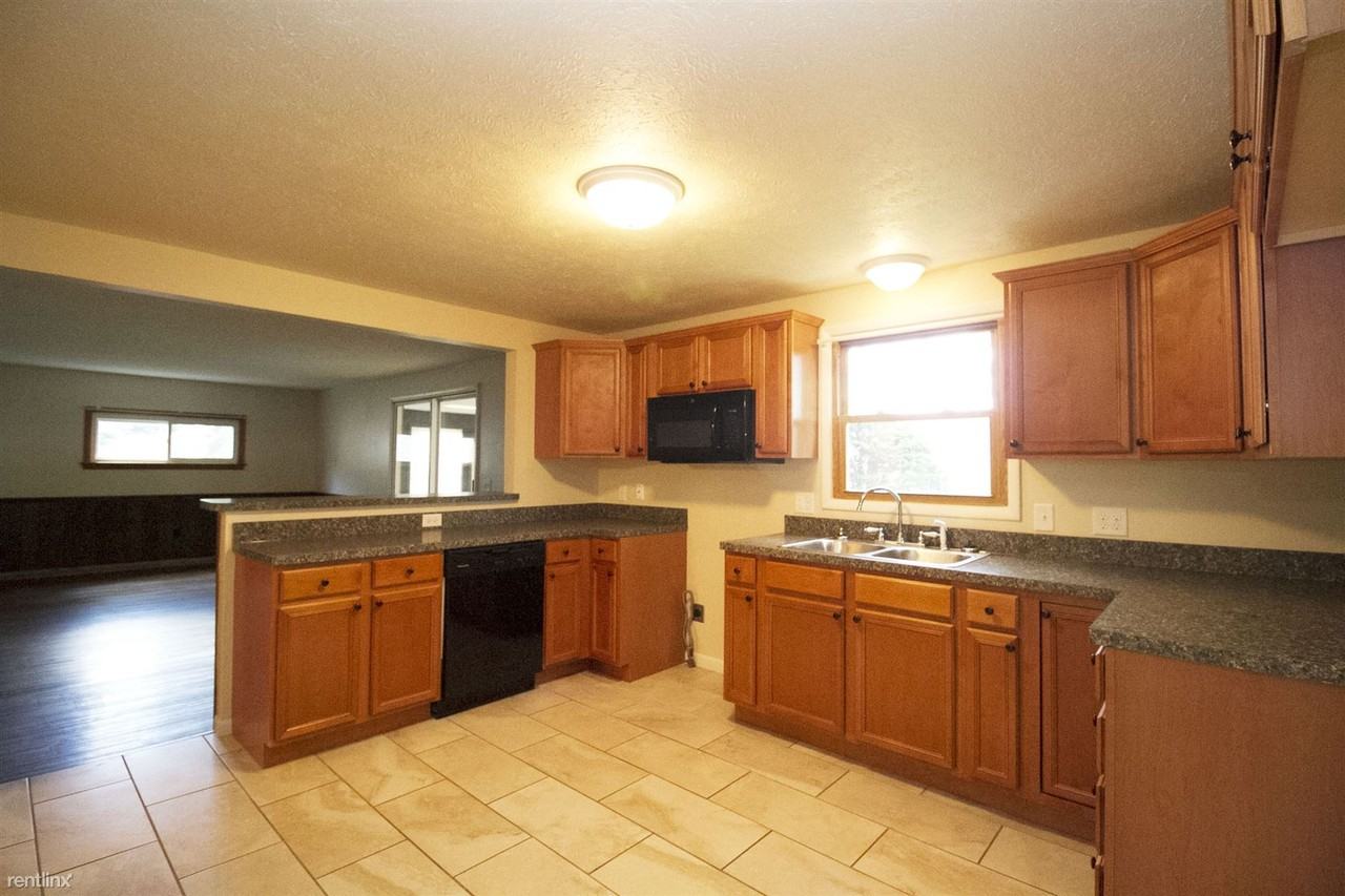 1914 Windbrook Ct - Photo 3 of 10