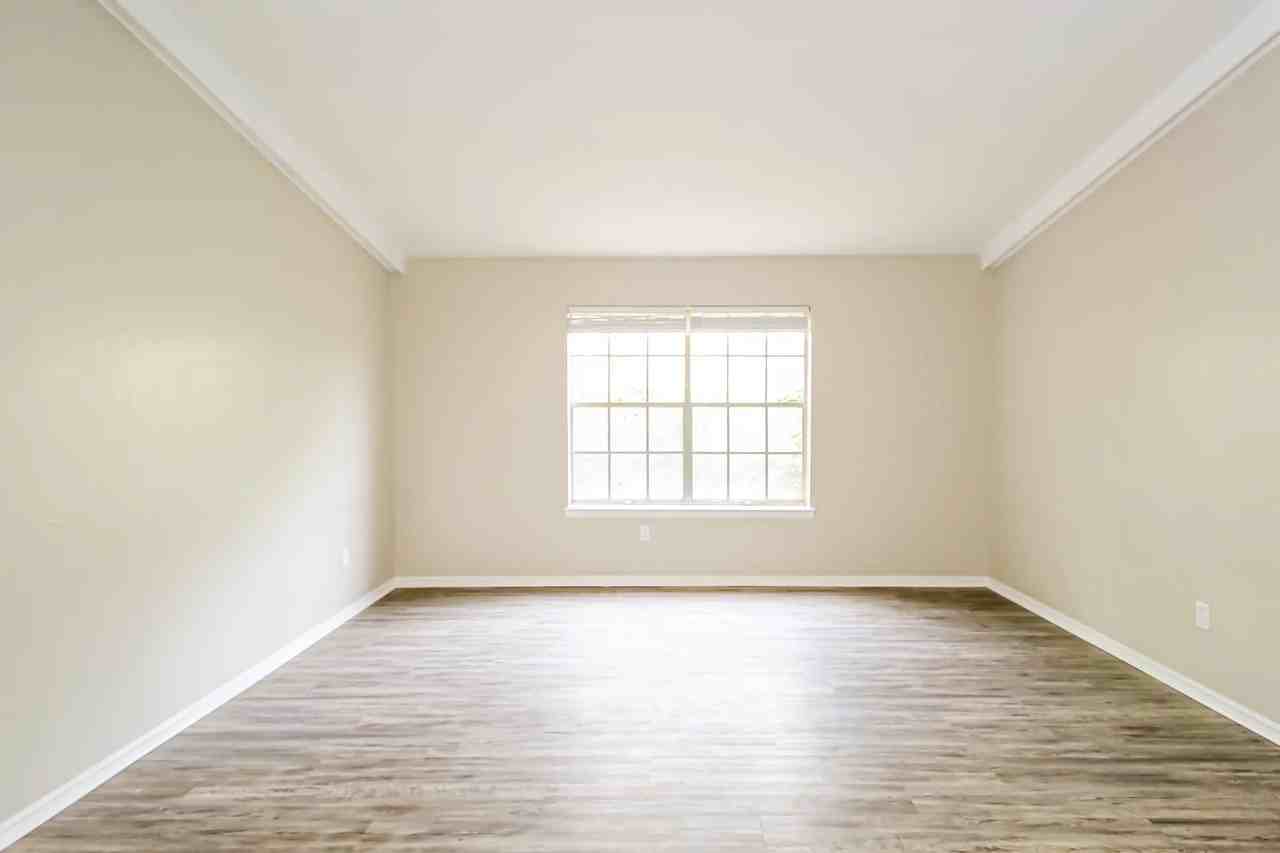 1205 Nw 103rd St - Photo 3 of 16