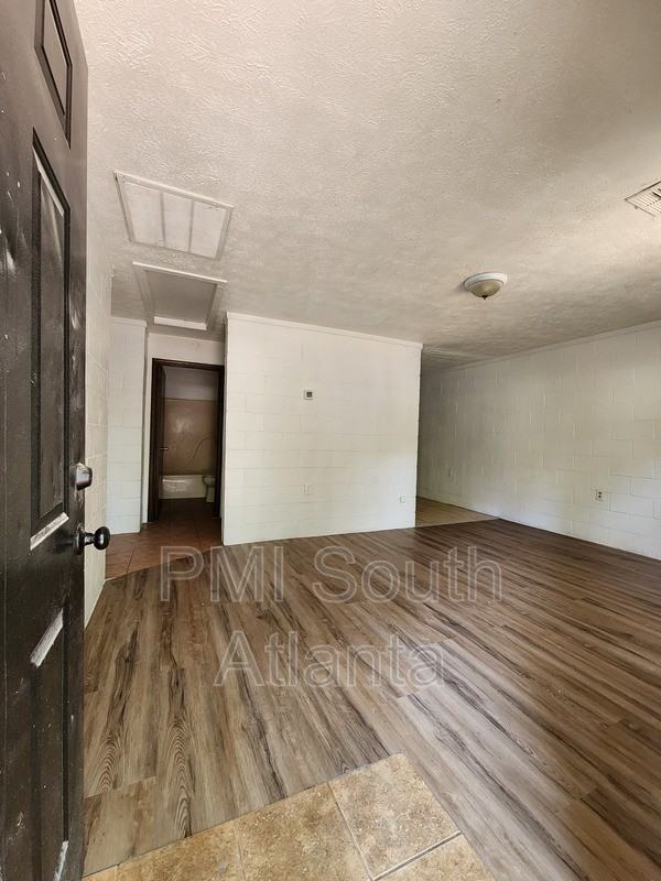 131 Callie Rd #1 - Photo 3 of 23