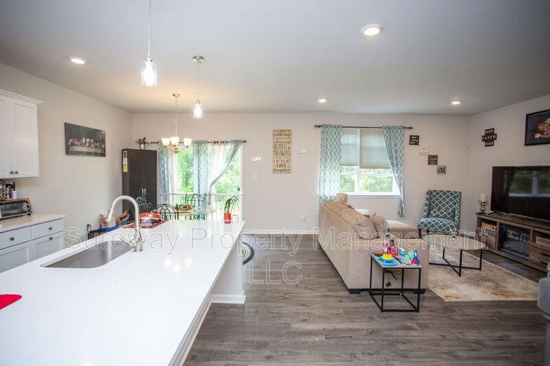 39 Westmont Dr - Photo 2 of 46
