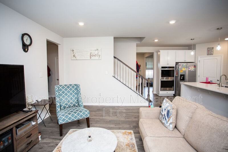 39 Westmont Dr - Photo 3 of 46