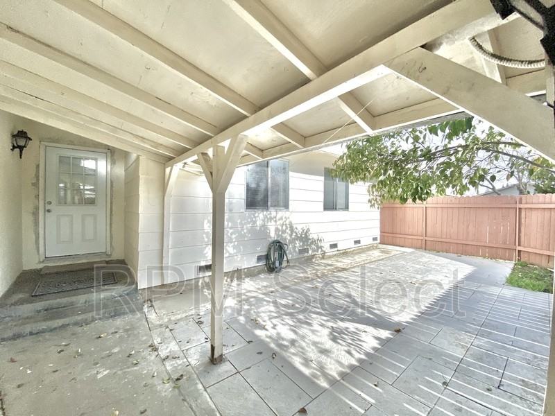 1800 Hastings Ct - Photo 2 of 28