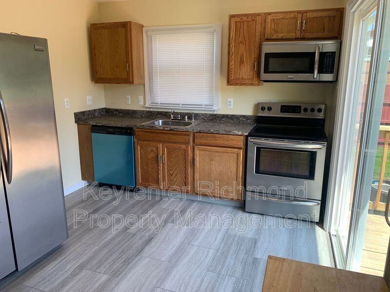 5121 Randall Ave - Photo 5 of 12