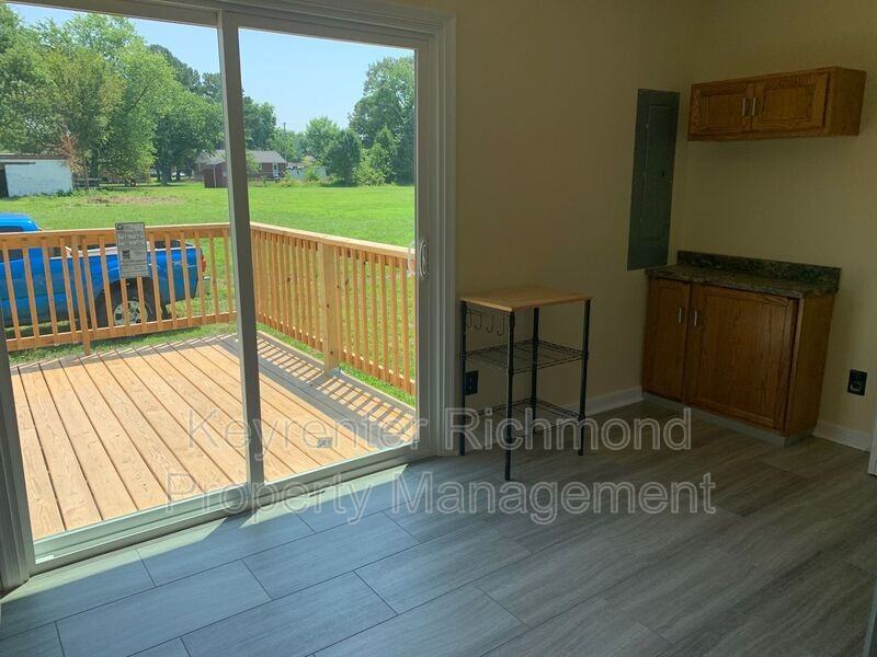 5121 Randall Ave - Photo 6 of 12