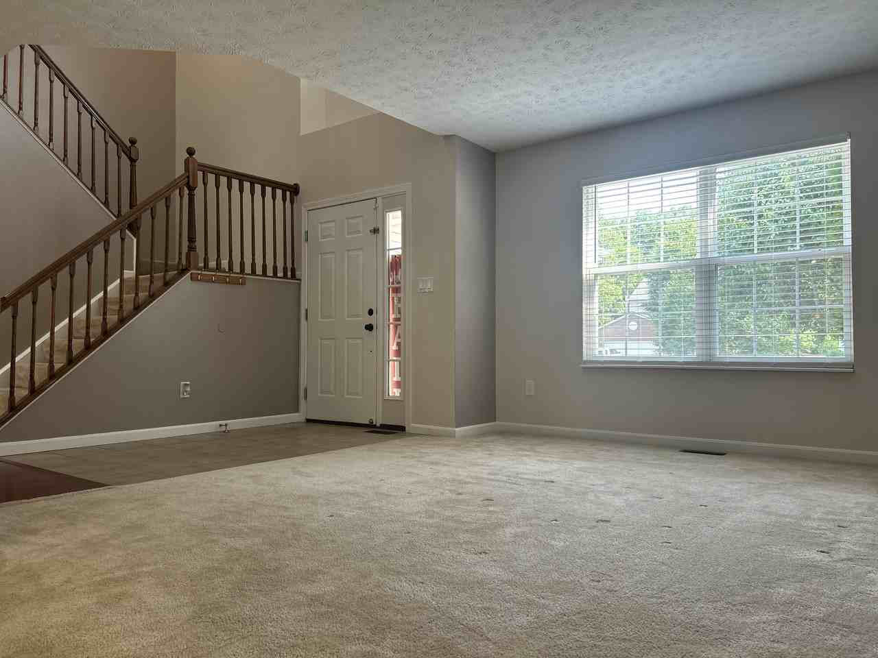 6631 Lovell Ct - Photo 4 of 31