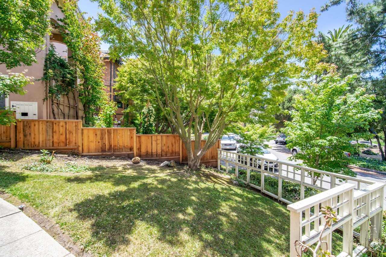 139 Parkside Dr - Photo 3 of 48